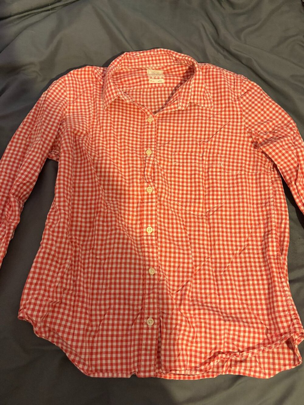 Checkered red and white long-sleeve XS Gap button-up shirt